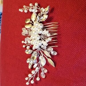 Elegant Silver Hair Comb with Pearls. NEW WITHOUT TAGS.